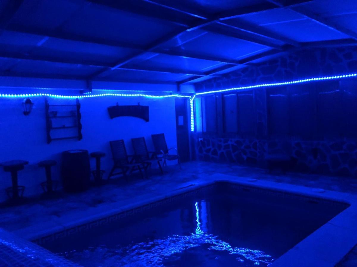 マラガ Casa Rural Cristina- Piscina Climatizadaヴィラ エクステリア 写真